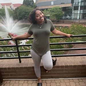 Meet your Posher, Sharone